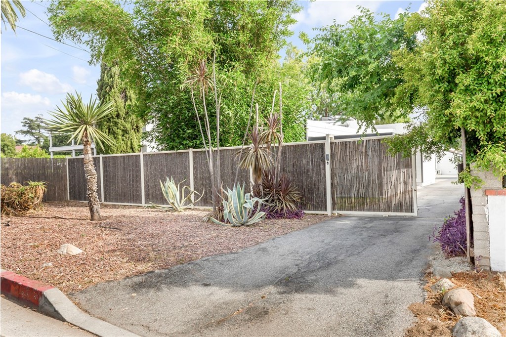 832 Mountain View Street Altadena, CA 91001 - Photo 4 of 39 a backyard of a house with table and chairs