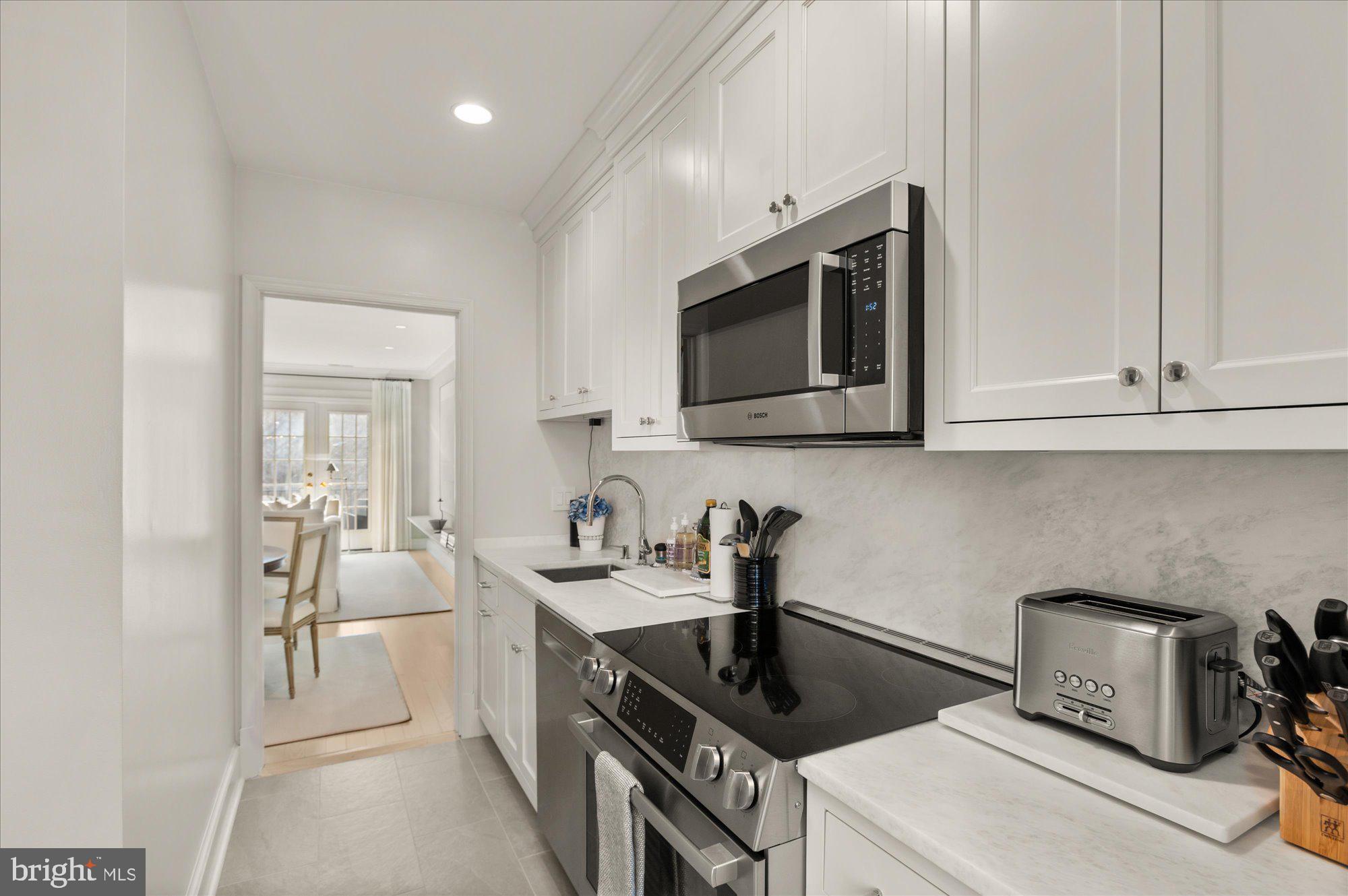 3285 Sutton Place Northwest, Unit B Washington, DC 20016 - Photo 5 of 31