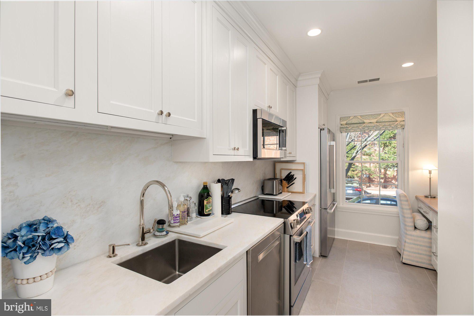 3285 Sutton Place Northwest, Unit B Washington, DC 20016 - Photo 6 of 31