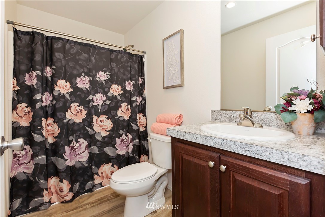 888 Southwest J H Road Port Orchard, WA 98367 - Photo 12 of 28 Gallery Image 12