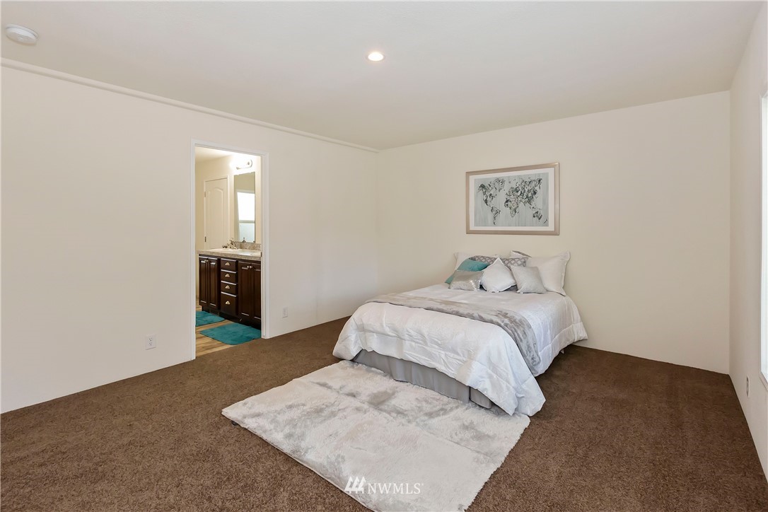888 Southwest J H Road Port Orchard, WA 98367 - Photo 13 of 28 Gallery Image 13