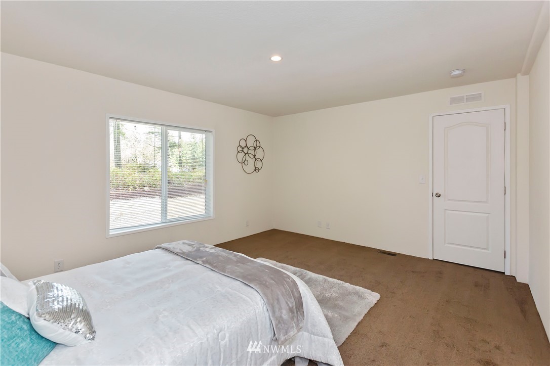 888 Southwest J H Road Port Orchard, WA 98367 - Photo 14 of 28 Gallery Image 14