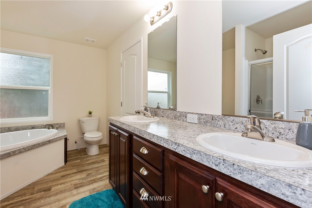 888 Southwest J H Road Port Orchard, WA 98367 - Photo 15 of 28 Gallery Image 15