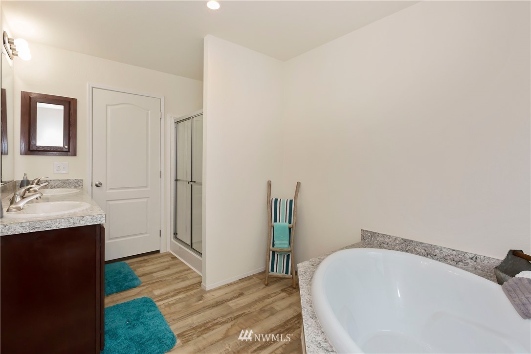 888 Southwest J H Road Port Orchard, WA 98367 - Photo 17 of 28 Gallery Image 17