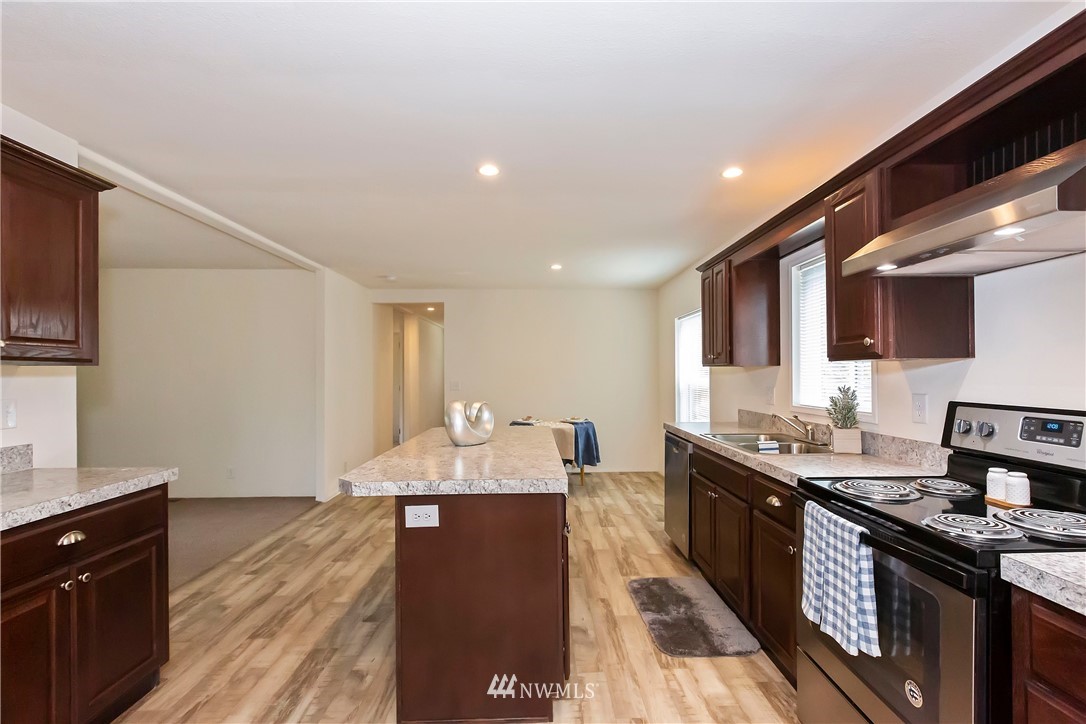 888 Southwest J H Road Port Orchard, WA 98367 - Photo 3 of 28 Gallery Image 3