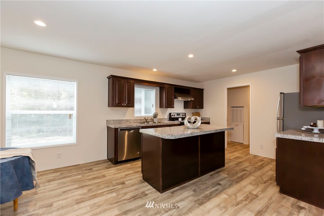 888 Southwest J H Road Port Orchard, WA 98367 - Photo 6 of 28 Gallery Image 6