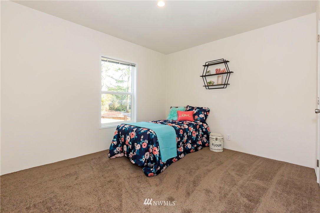888 Southwest J H Road Port Orchard, WA 98367 - Photo 10 of 28 Gallery Image 10