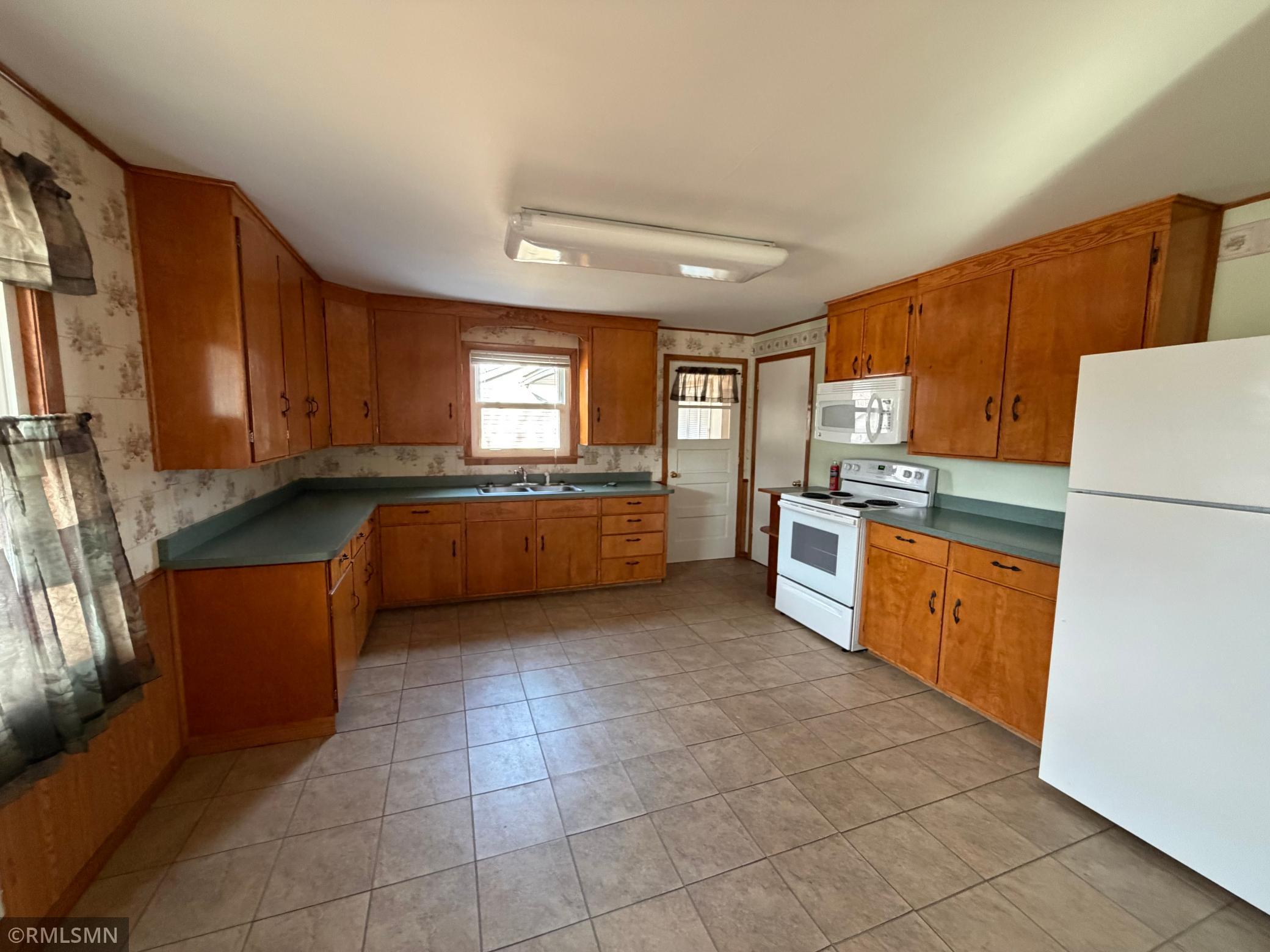 211 East 3rd Avenue Luck, WI 54853 - Photo 8 of 31