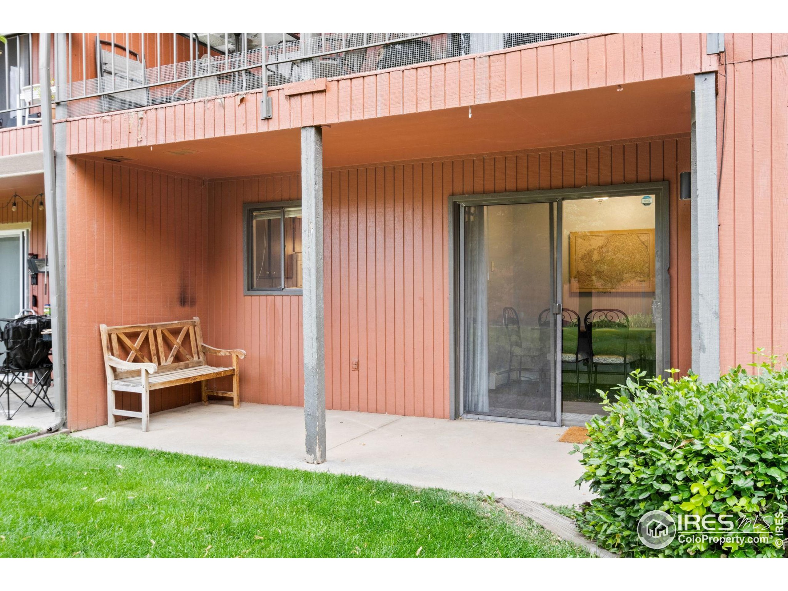 1625 West Elizabeth Street, Unit G2 Fort Collins, CO 80521 - Photo 27 of 45 a backyard of a house with table and chairs