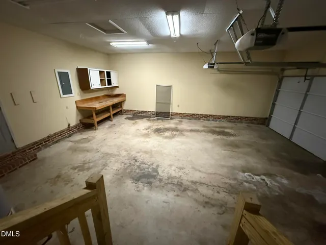 $2,200 | 405 Avent Circle, Holly Springs, NC 27540