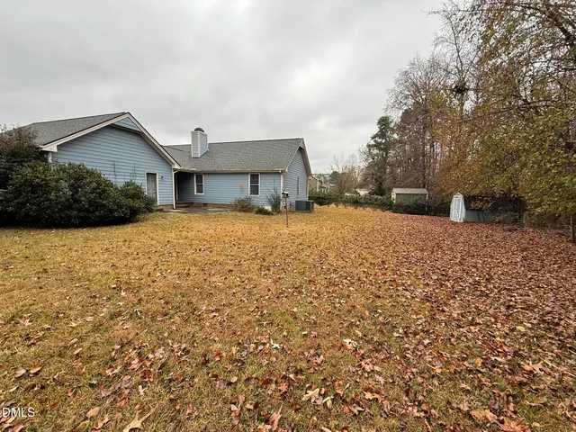 $2,200 | 405 Avent Circle, Holly Springs, NC 27540