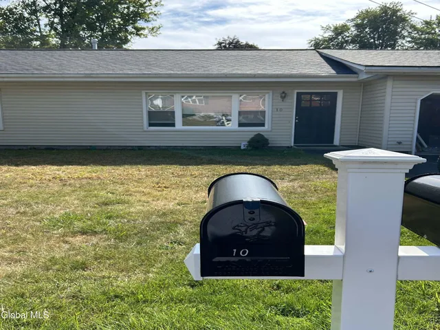 $1,600 | 10 Grove Place, Bethlehem, NY 12203