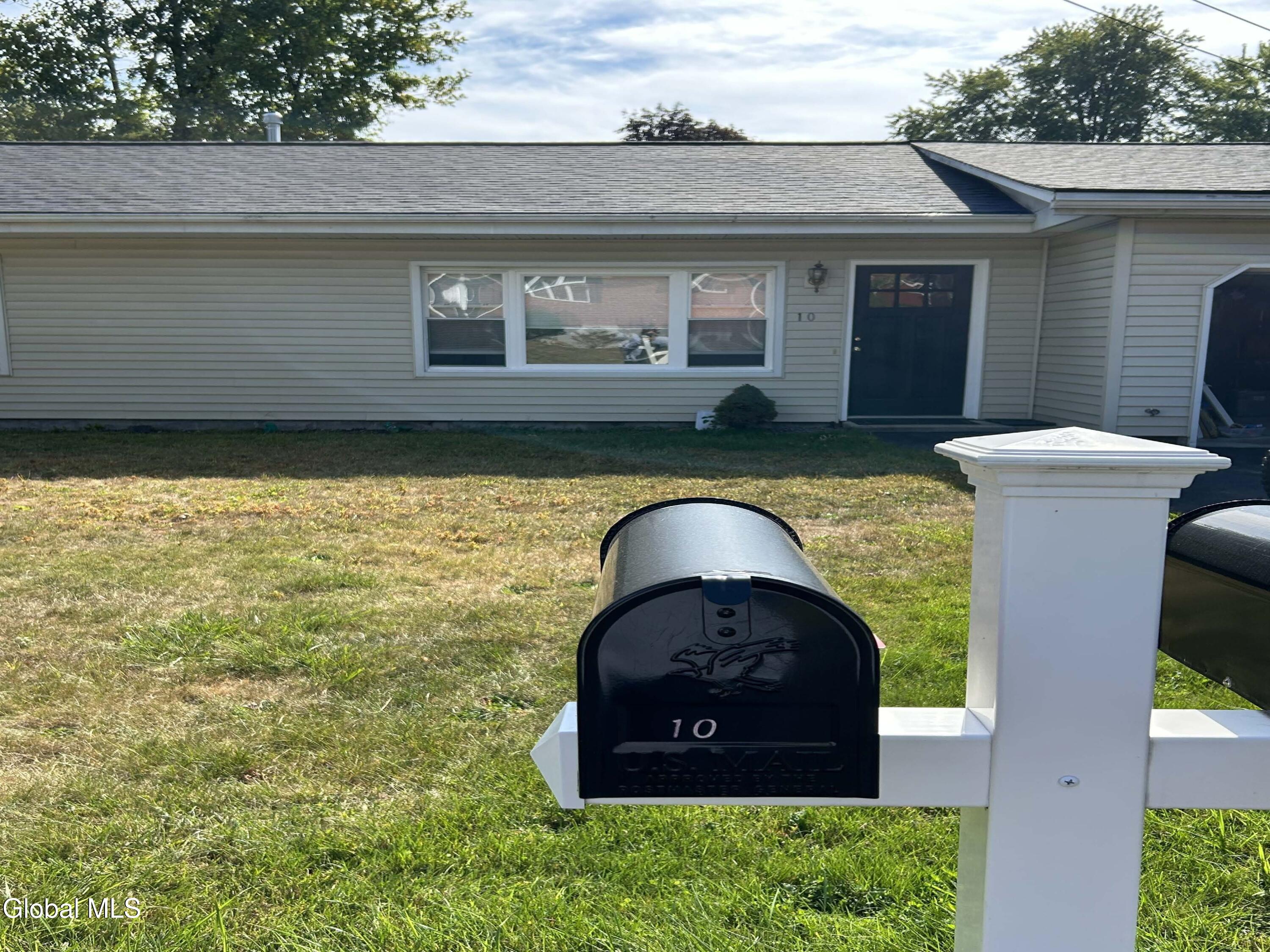 10 Grove Place Albany, NY 12203 - Photo 2 of 11 2