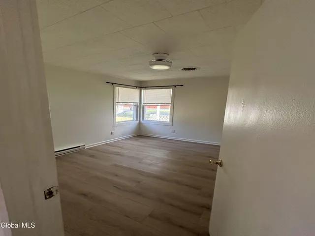 $1,600 | 10 Grove Place, Bethlehem, NY 12203