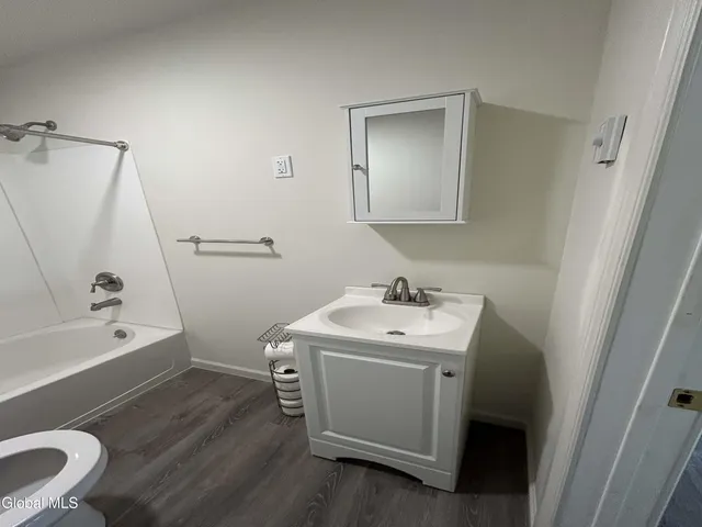 $1,600 | 10 Grove Place, Bethlehem, NY 12203