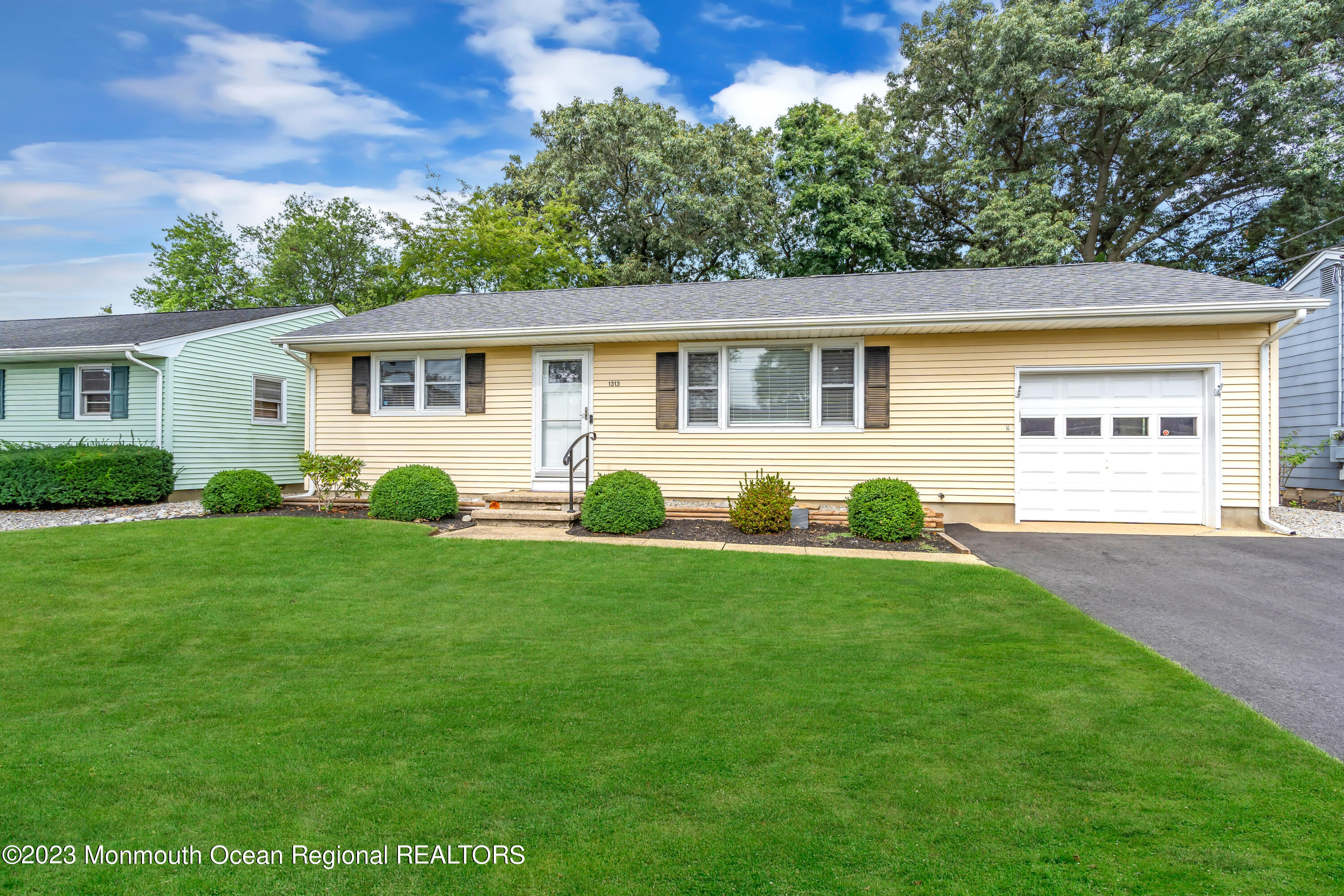 1313 Sleepy Hollow Road Point Pleasant, NJ 08742 - Photo 2 of 34 004_dsc02064-1