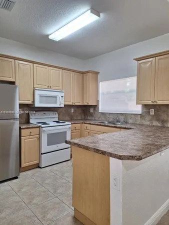 $3,700 | Vizcaya, Miramar, FL 33027