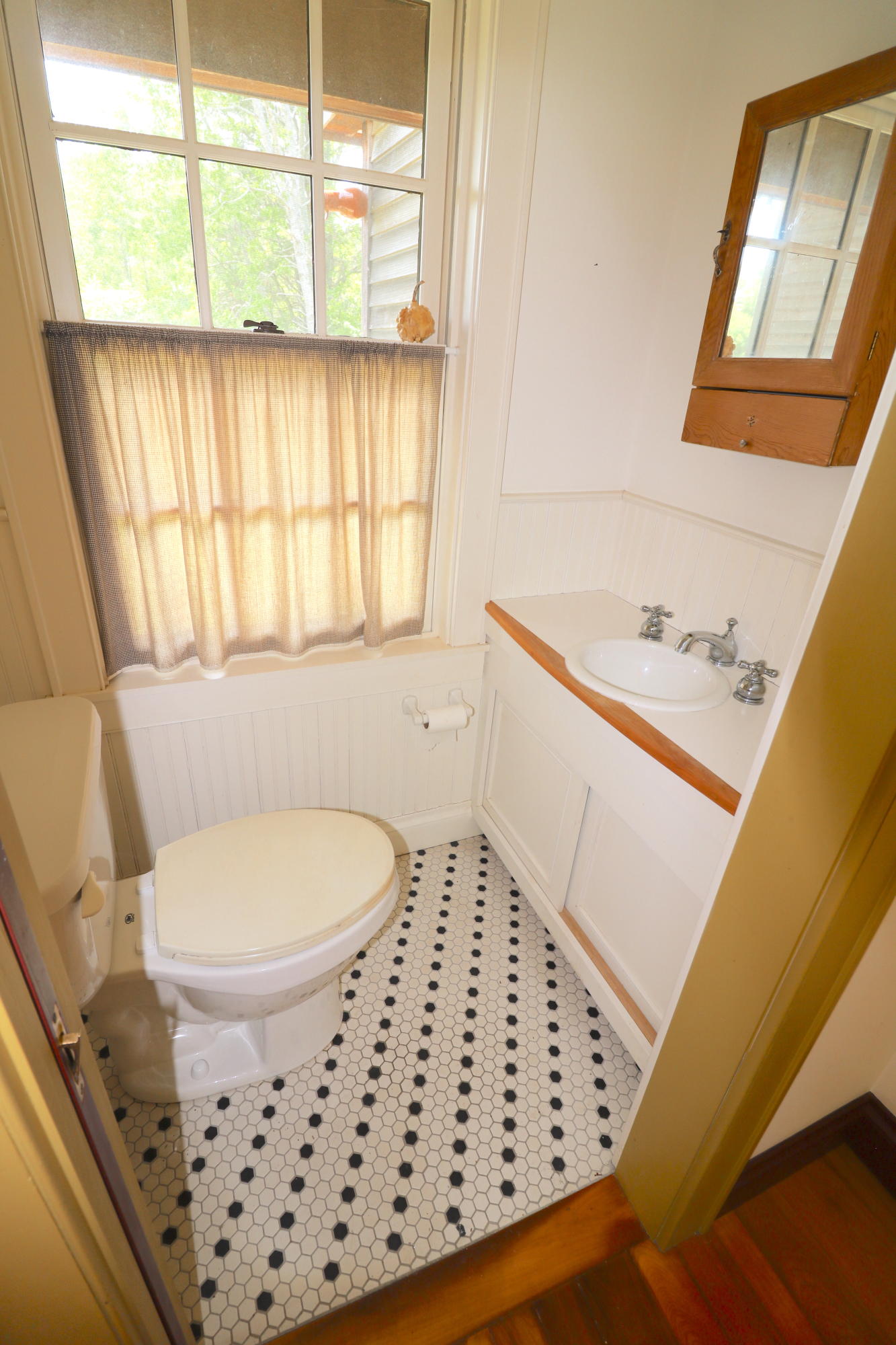 17 Bayview Court Friendship, ME 04547 - Photo 12 of 43 Mud room - half bath