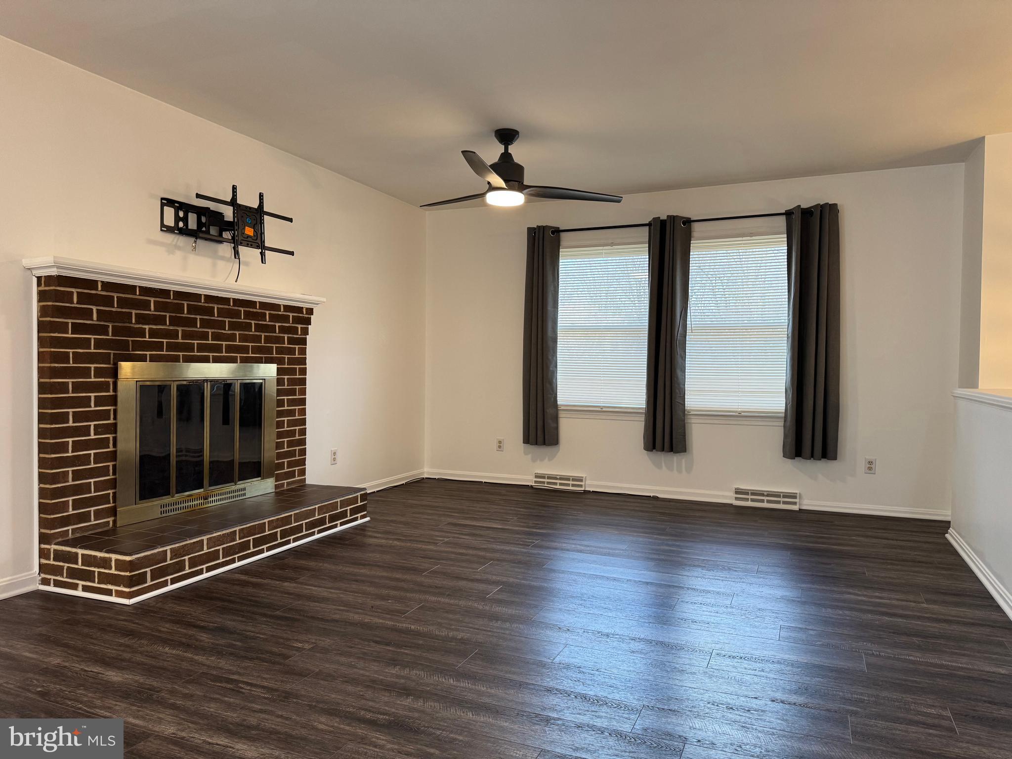 30170 Curtiss Road Mechanicsville, MD 20659 - Photo 7 of 35 Upstairs Living Area