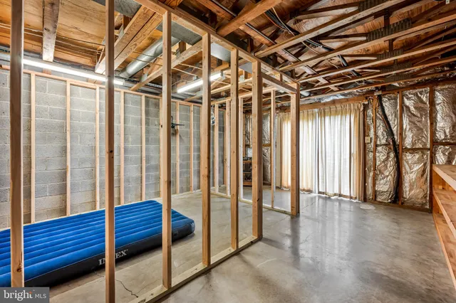 a view of an outdoor space