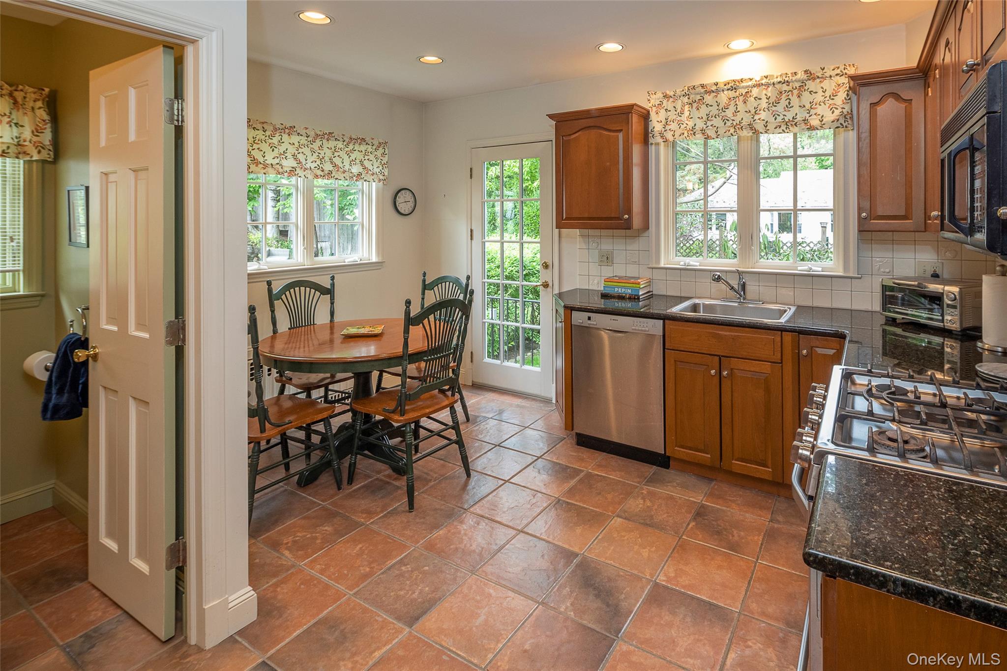 147 Ridgeway Street Mount Vernon, NY 10552 - Photo 7 of 24 Eat in Kitchen with door to back yard