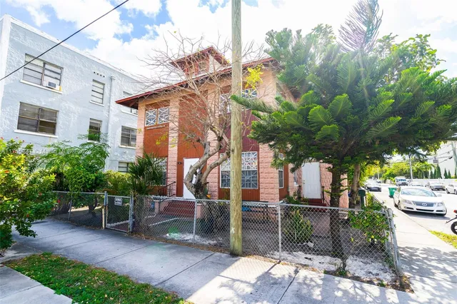 $1,199,000 | 676 Southwest 1st Street, Miami, FL 33130