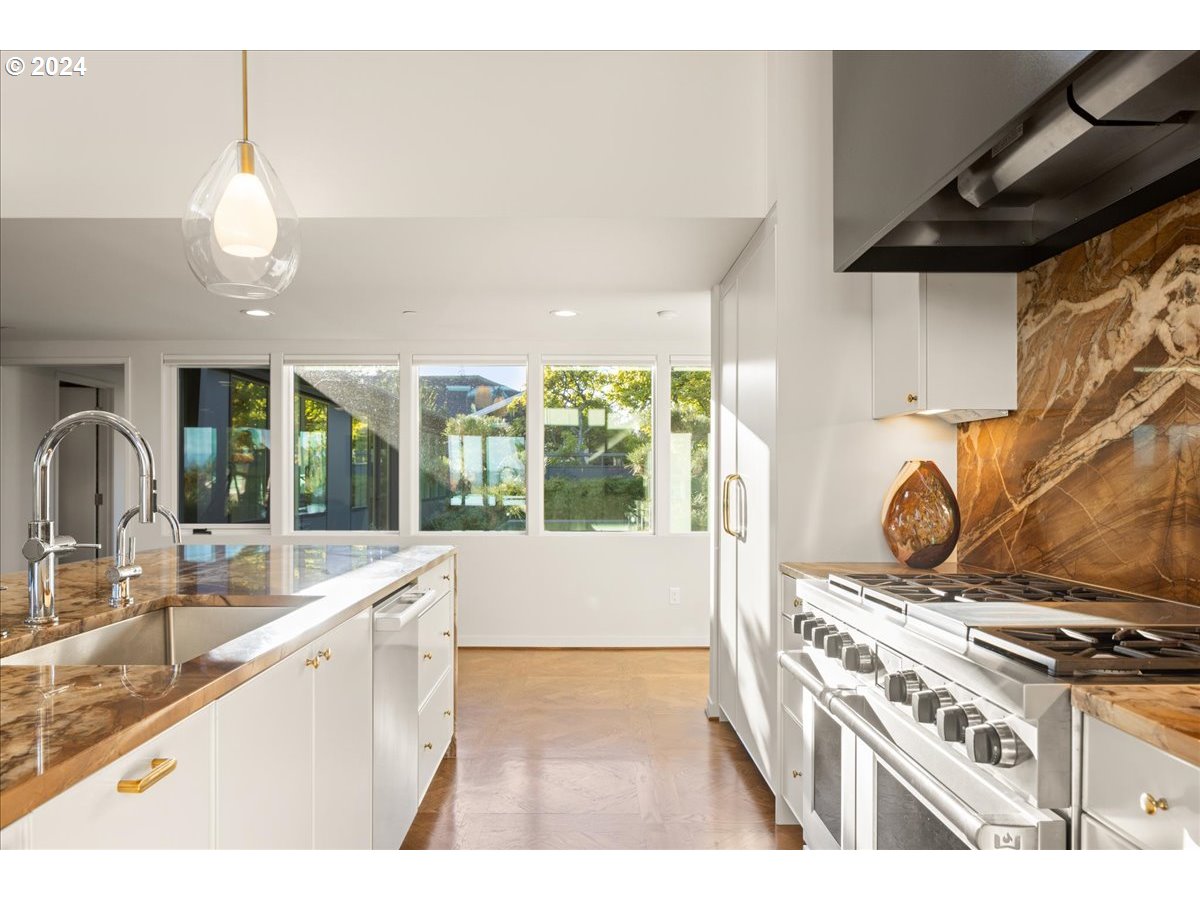 1933 Highlands Loop Lake Oswego, OR 97034 - Photo 15 of 48 a very nice looking room with a large window