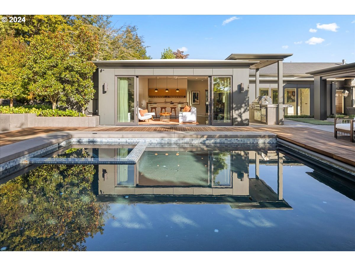 1933 Highlands Loop Lake Oswego, OR 97034 - Photo 45 of 48 a view of living room and kitchen with furniture