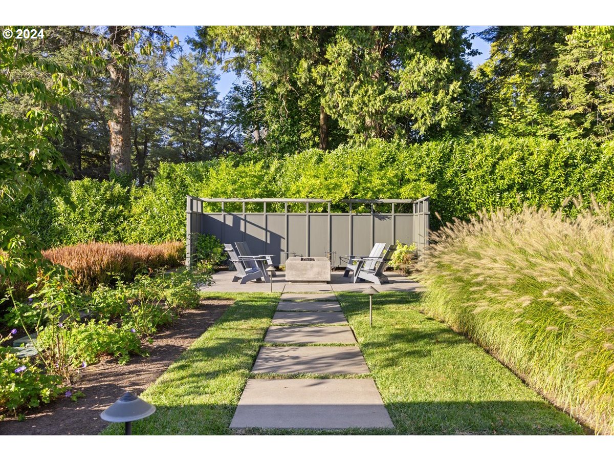 1933 Highlands Loop Lake Oswego, OR 97034 - Photo 48 of 48 a view of a patio with table and chairs with wooden fence