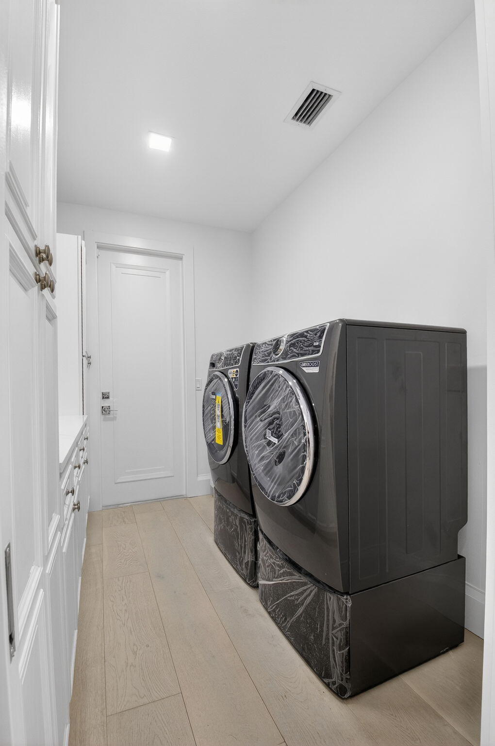 5723 Hamilton Way Boca Raton, FL 33496 - Photo 31 of 111 a utility room with dryer and washer