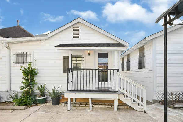 $1,300 | 305 North Live Oak Street, Houston, TX 77003