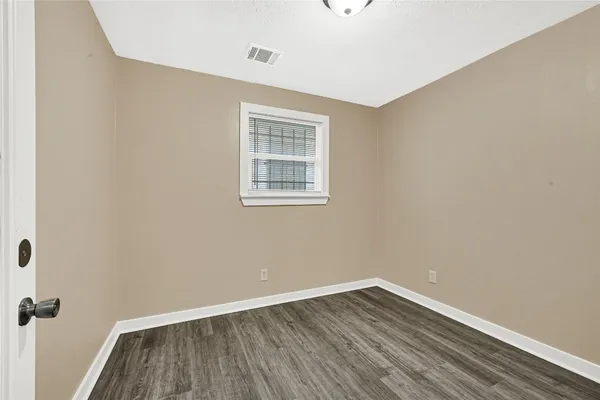 $1,300 | 305 North Live Oak Street, Houston, TX 77003