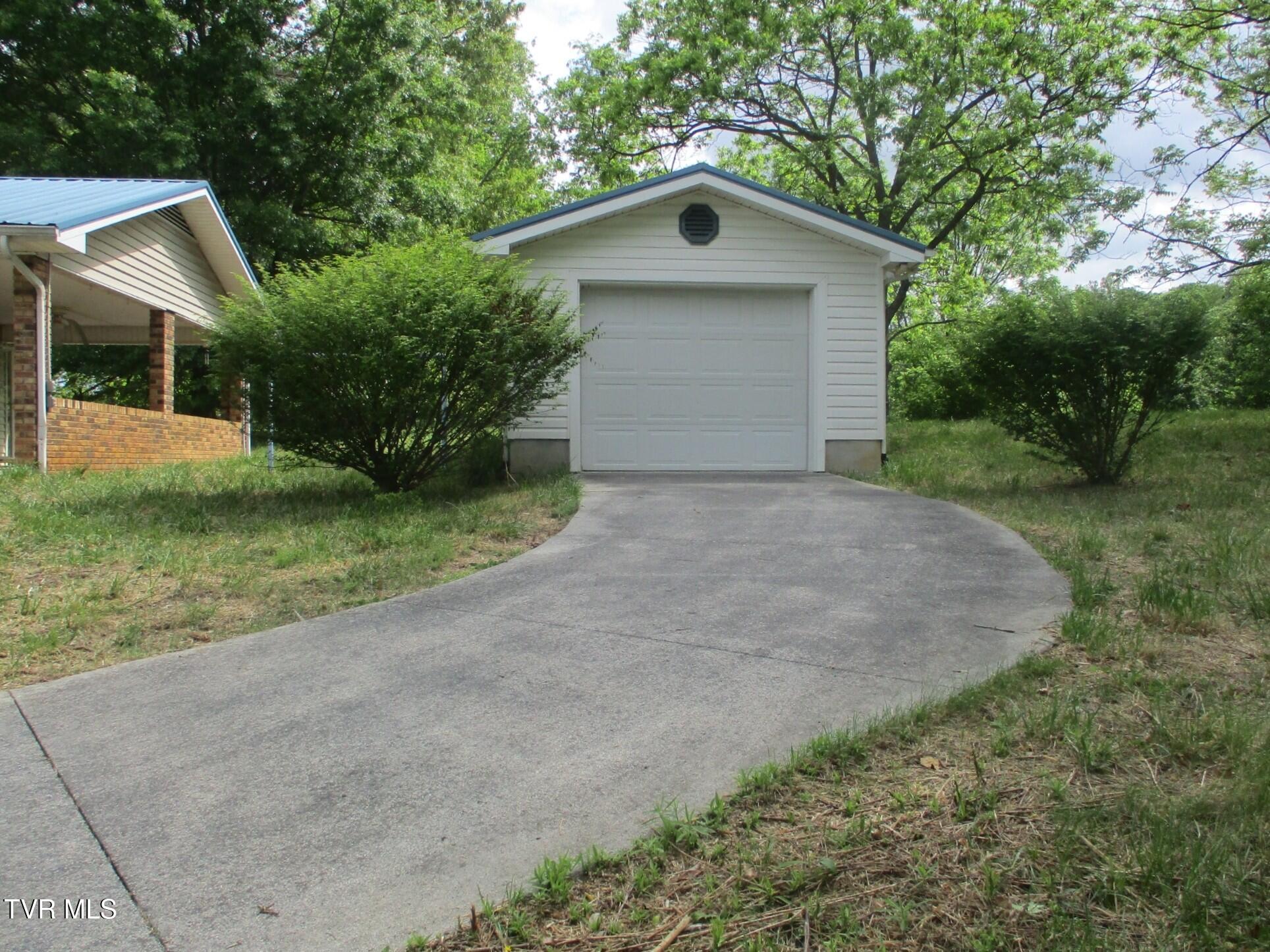 270 Forrest Road Fall Branch, TN 37656 - Photo 8 of 25 08 IMG_9311