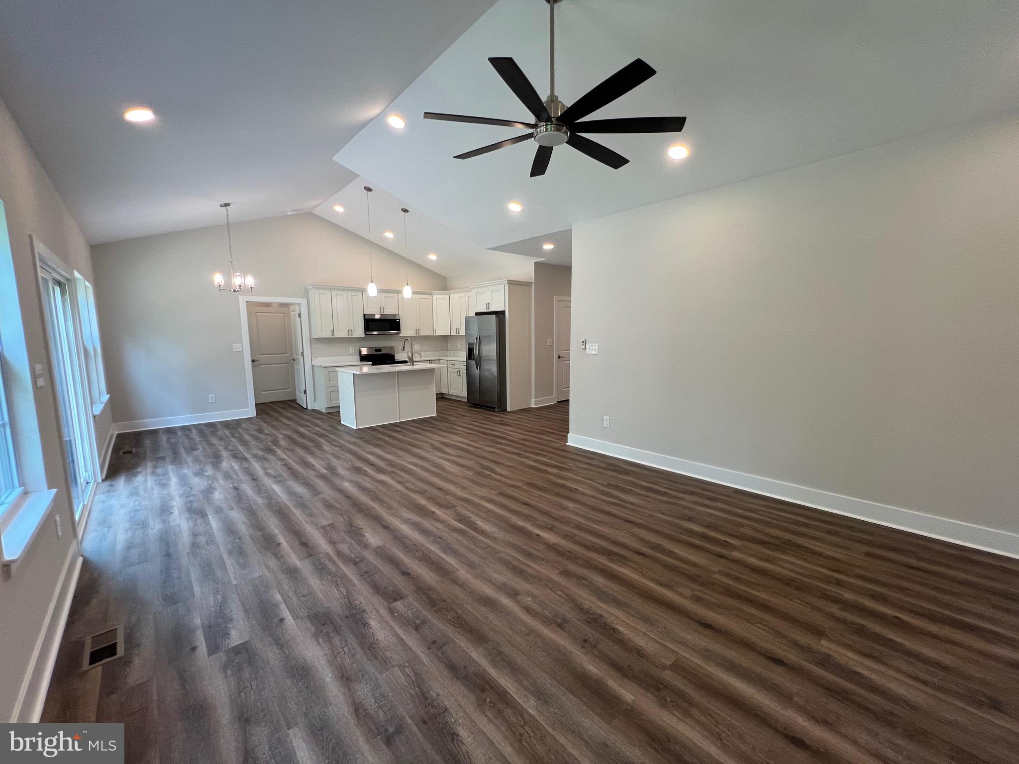 171 Wildwood Road Colonial Beach, VA 22443 - Photo 27 of 41 Family Room/Kitchen