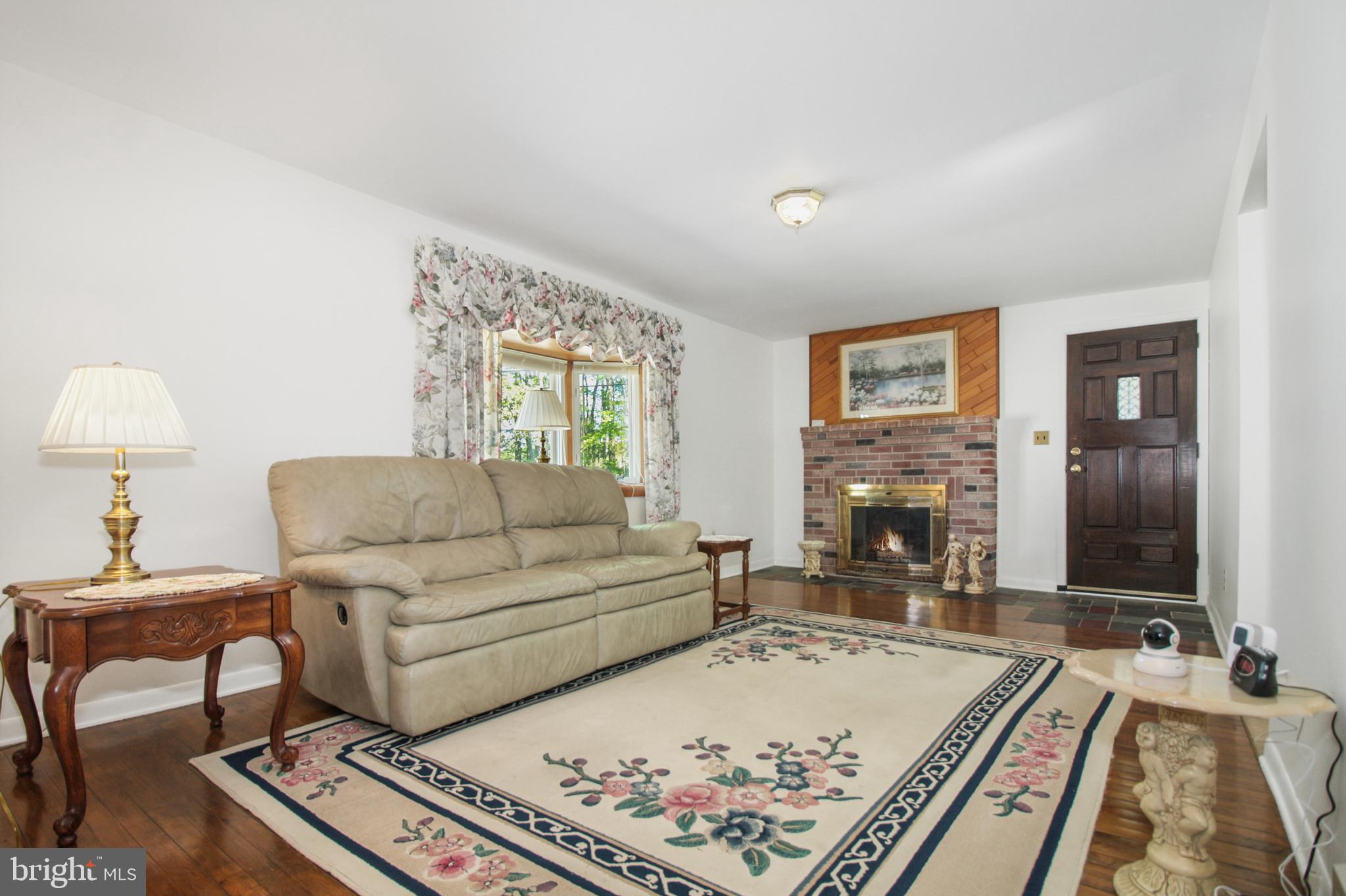 2399 Kuser Road Hamilton, NJ 08690 - Photo 6 of 15 Living room
