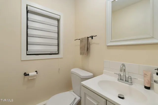 $174,999 | 7300 Snake Hollow Road, Sneedville, TN 37869