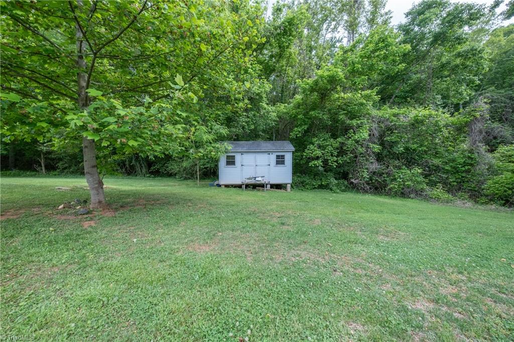 4361 North Old 52 Road Pinnacle, NC 27043 - Photo 4 of 29