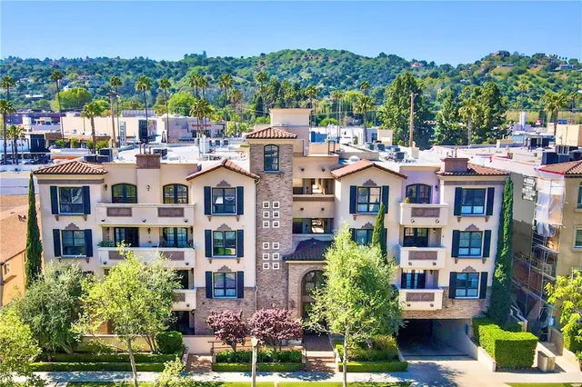 $1,029,000 | 12026 Hoffman Street, Unit 302, Studio City, CA 91604