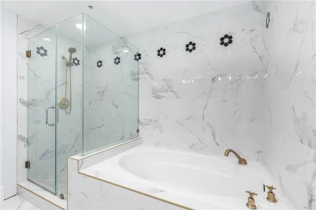 $1,029,000 | 12026 Hoffman Street, Unit 302, Studio City, CA 91604