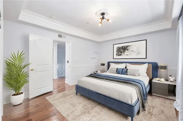 $1,029,000 | 12026 Hoffman Street, Unit 302, Studio City, CA 91604