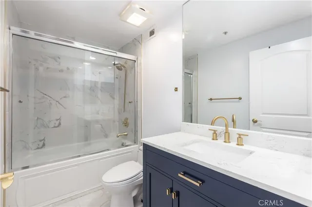 $1,029,000 | 12026 Hoffman Street, Unit 302, Studio City, CA 91604