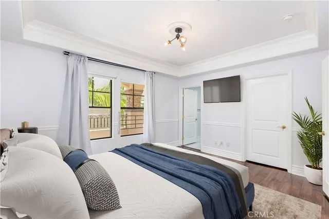 $1,029,000 | 12026 Hoffman Street, Unit 302, Studio City, CA 91604