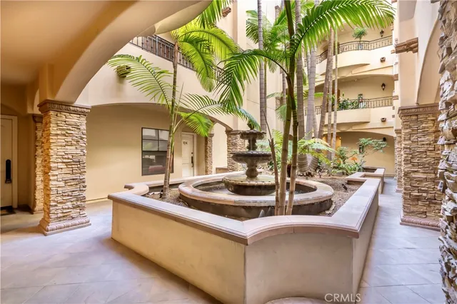 $1,029,000 | 12026 Hoffman Street, Unit 302, Studio City, CA 91604