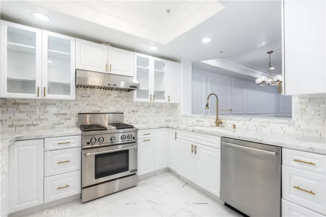 $1,029,000 | 12026 Hoffman Street, Unit 302, Studio City, CA 91604