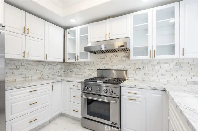 $1,029,000 | 12026 Hoffman Street, Unit 302, Studio City, CA 91604