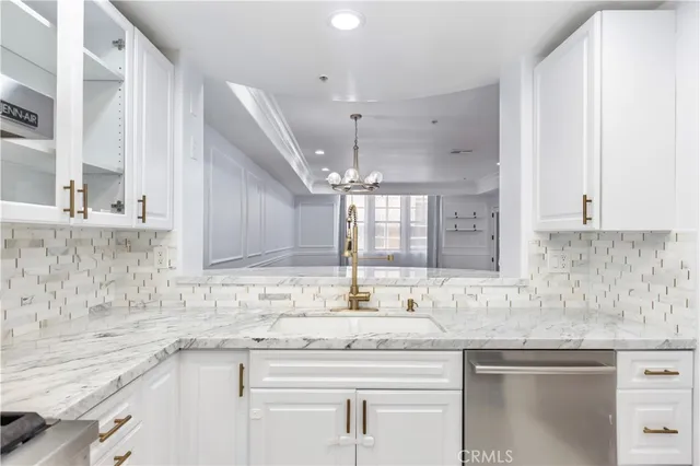 $1,029,000 | 12026 Hoffman Street, Unit 302, Studio City, CA 91604