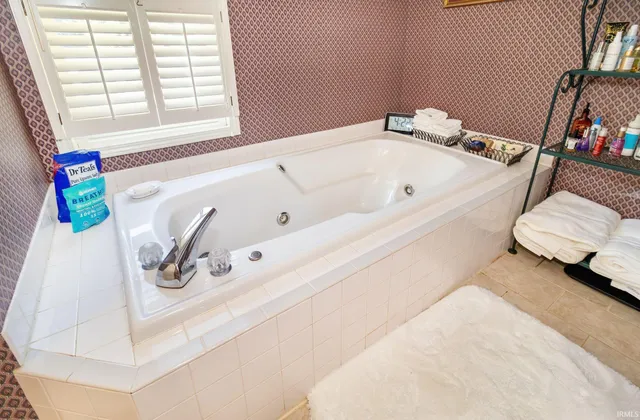 $374,900 | 2535 Grandview Drive, Vincennes, IN 47591