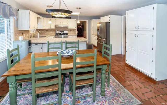 $374,900 | 2535 Grandview Drive, Vincennes, IN 47591