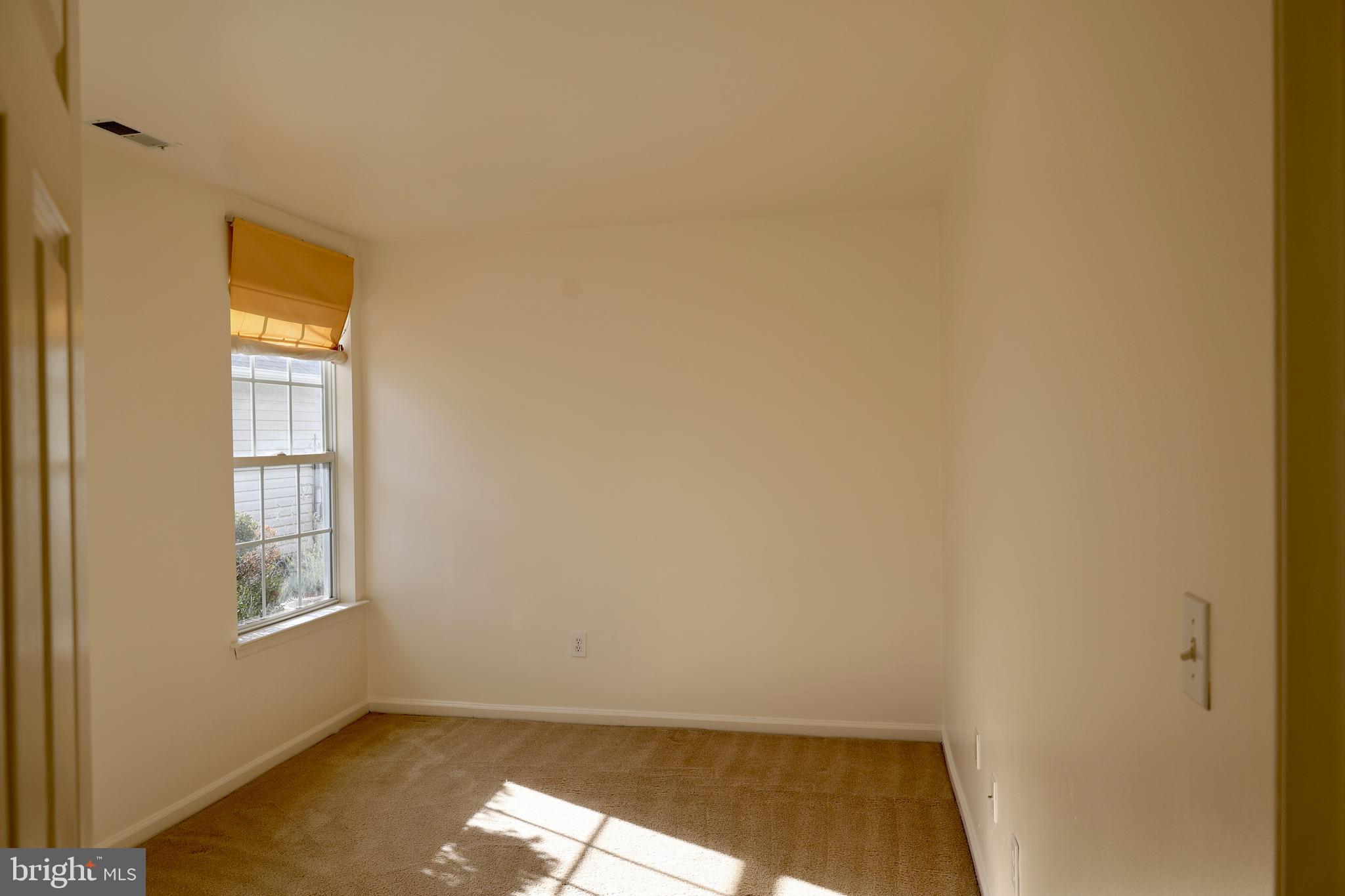 28 Palmer Square Beverly, NJ 08010 - Photo 15 of 17