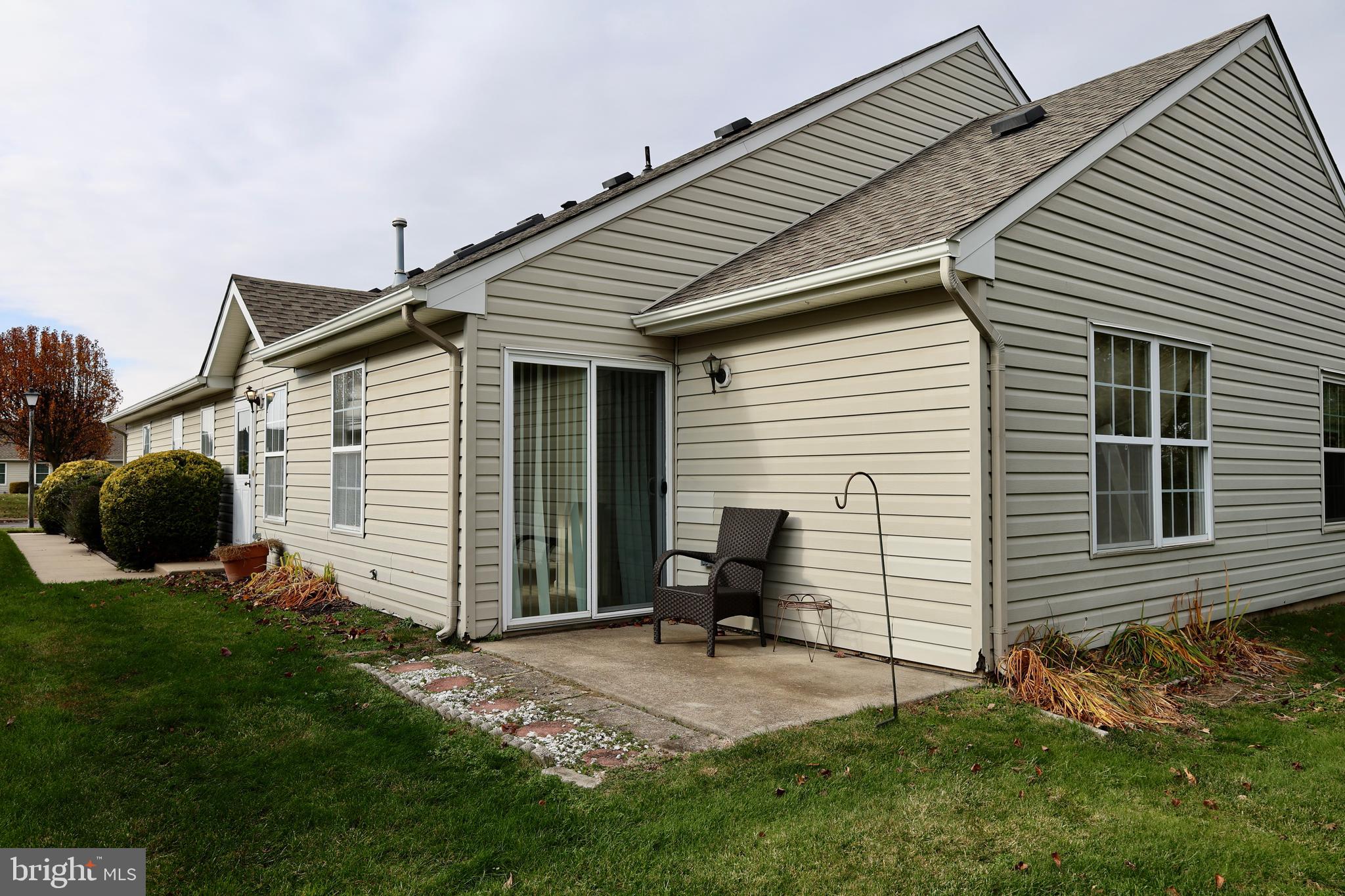 28 Palmer Square Beverly, NJ 08010 - Photo 2 of 17